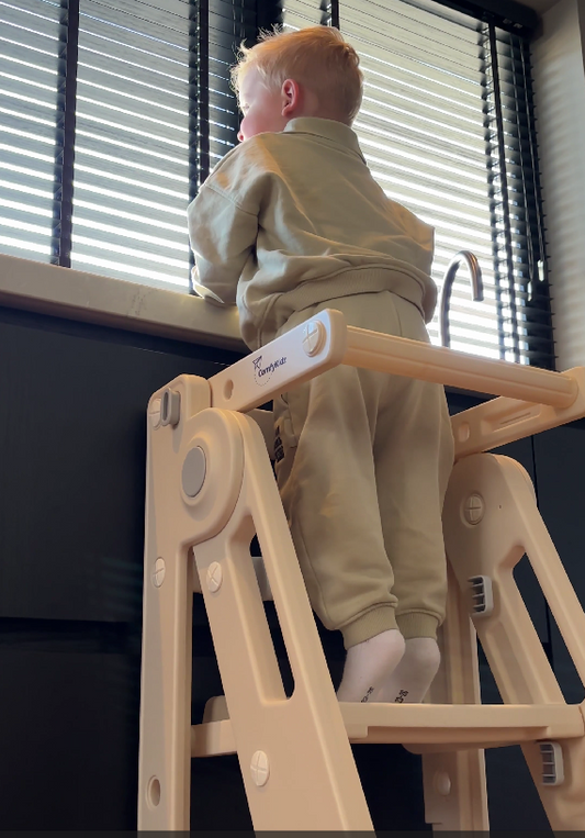 ComfyKidz® Inklapbare 3-in-1 Leertoren & Kinderstoel Beige