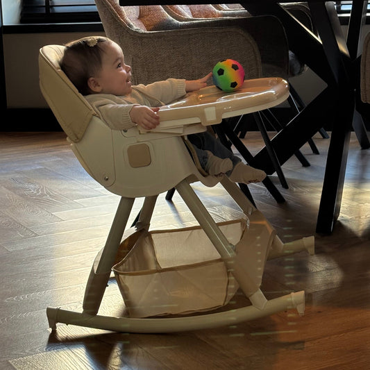 ComfyKidz® FlexiChair Sand: Inklapbare Kinderstoel met Schommelstand, Voetensteun & Wieltjes (Beige)